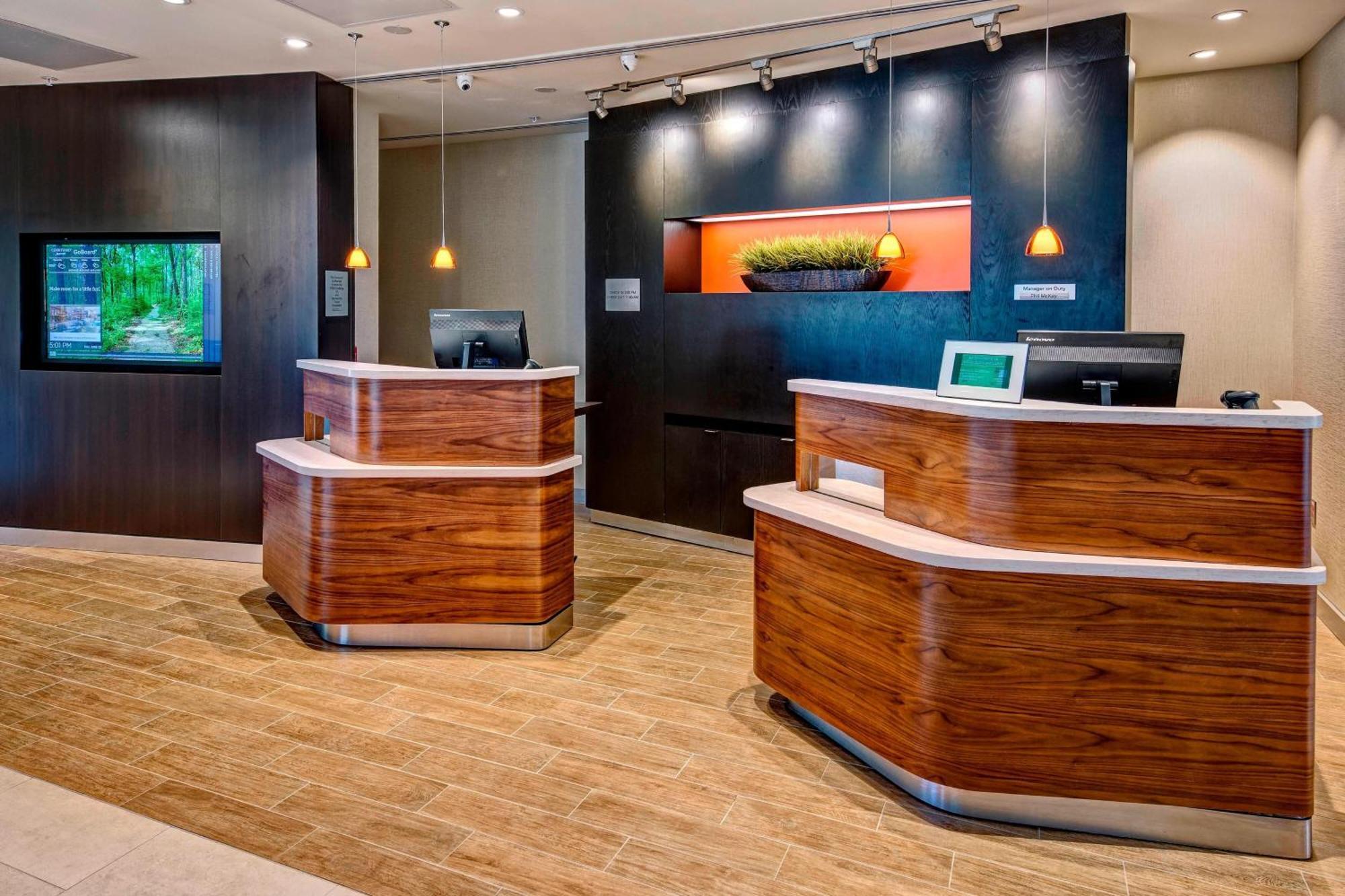 Отель Courtyard By Marriott Оксфорд Экстерьер фото